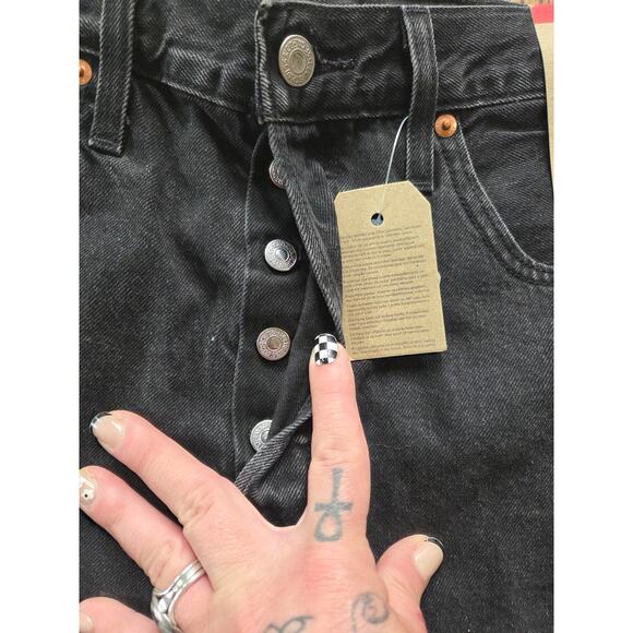 Levi's Womens 501 Black Denim Shorts New With Tags Size 30W or 8-10 Destressed - Picture 5 of 6